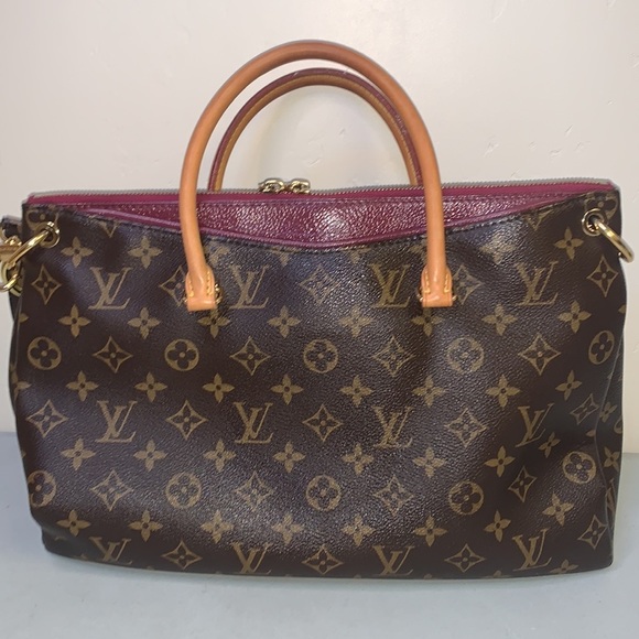 LOUIS VUITTON Pallas Monogram Bag - Picture 7 of 16
